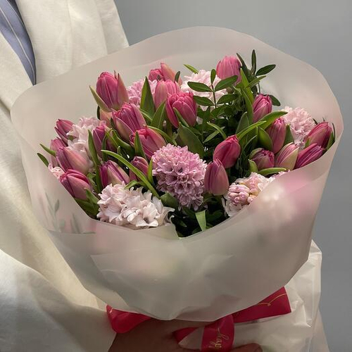 Авторский букет из ароматных гиацинтов и пионовидных тюльпанов. Авторский букет 025 Chalet Green