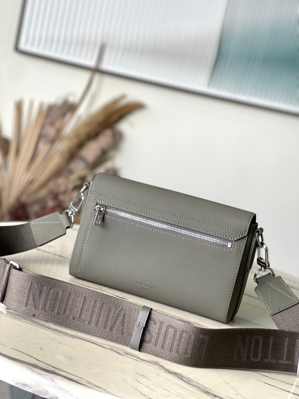 Louis Vuitton Takeoff Messenger PM