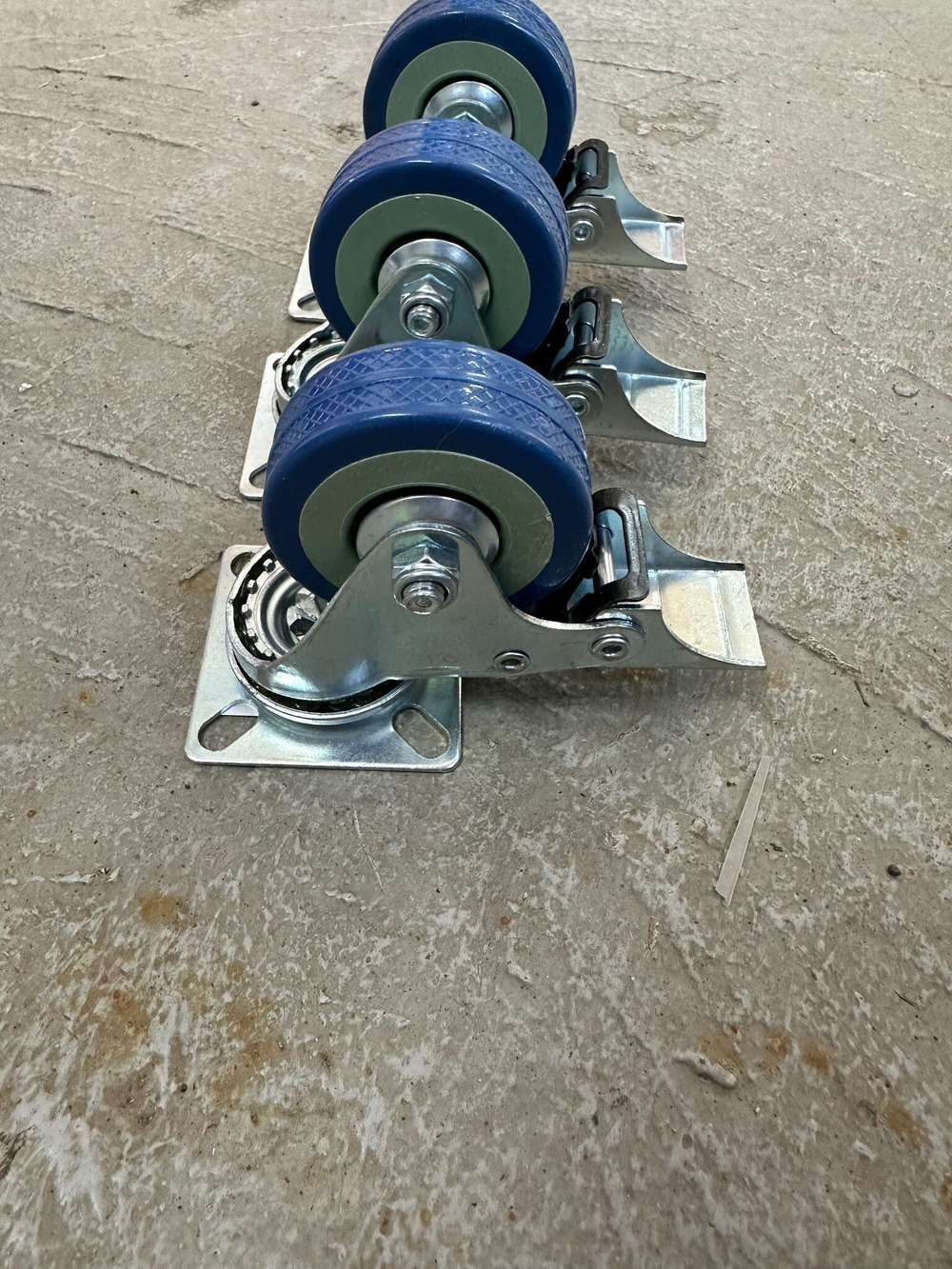 Колесо серое резиновое поворот. с тормоз. ( металл) 50 мм (SCGB(M)25