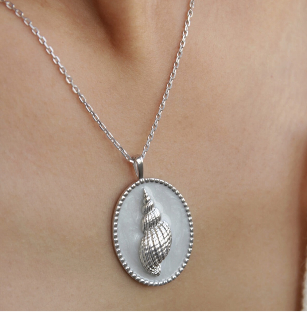кулон shell с перламутровой эмалью