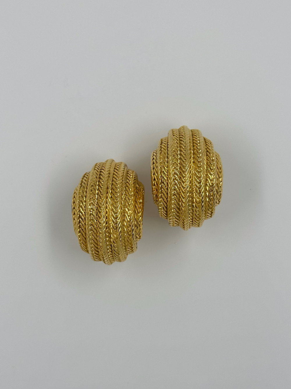 Объёмные клипсы Liz Claiborne