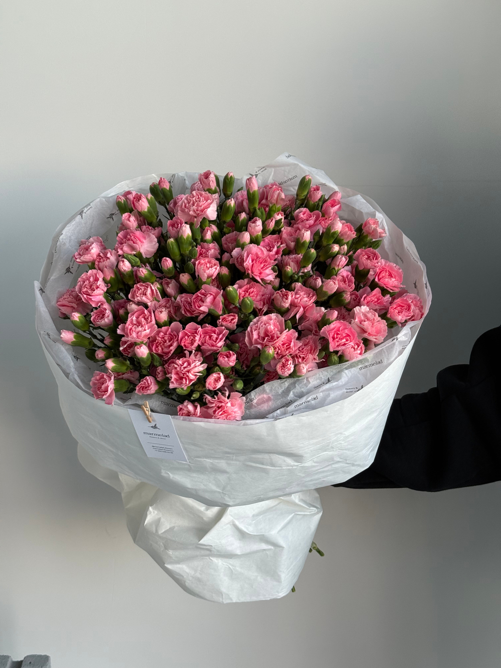 Моно букет из кустовых диантусов в розовом оттенке 51 шт