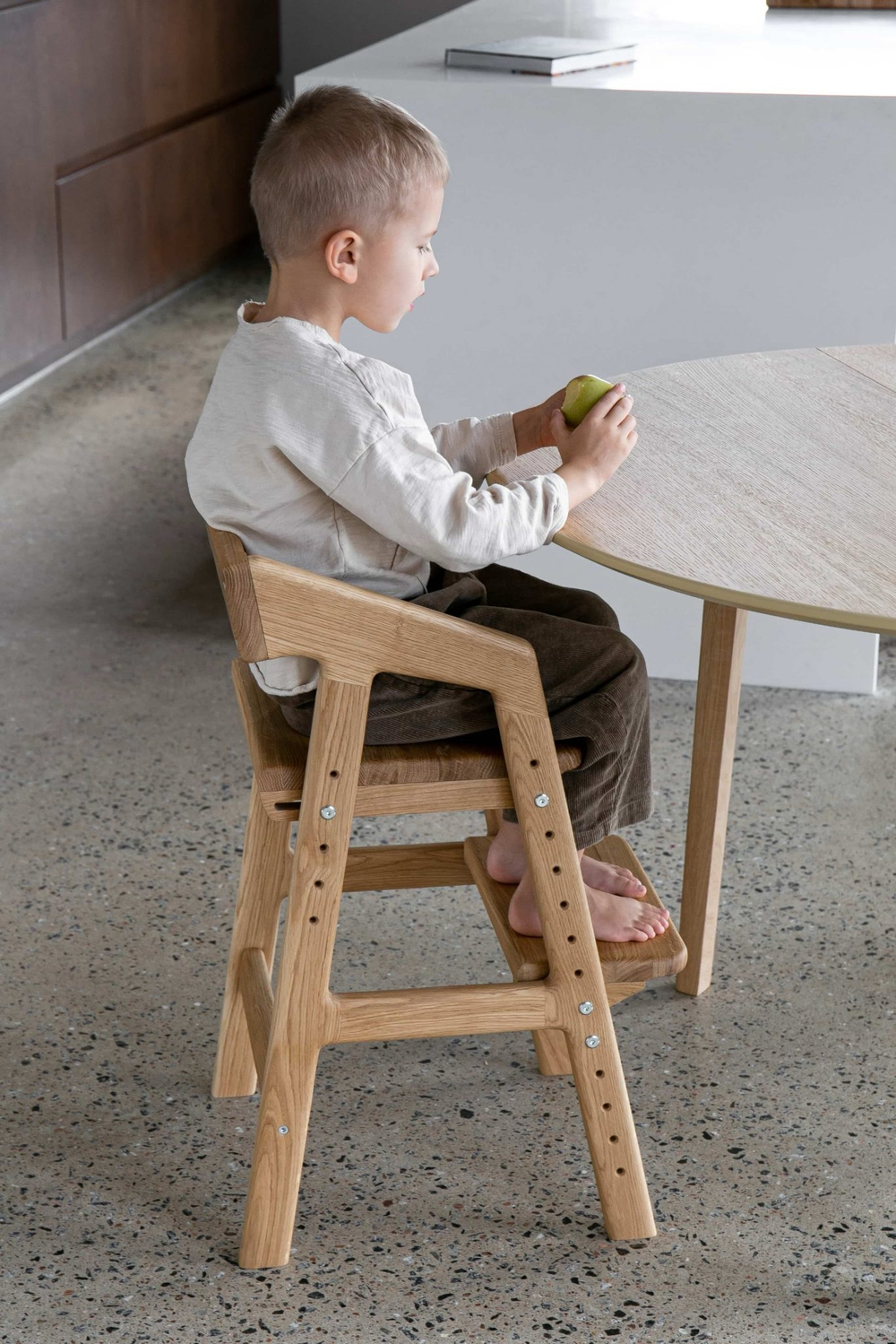 Растущий стул: натуральный дуб, дубовое сиденье