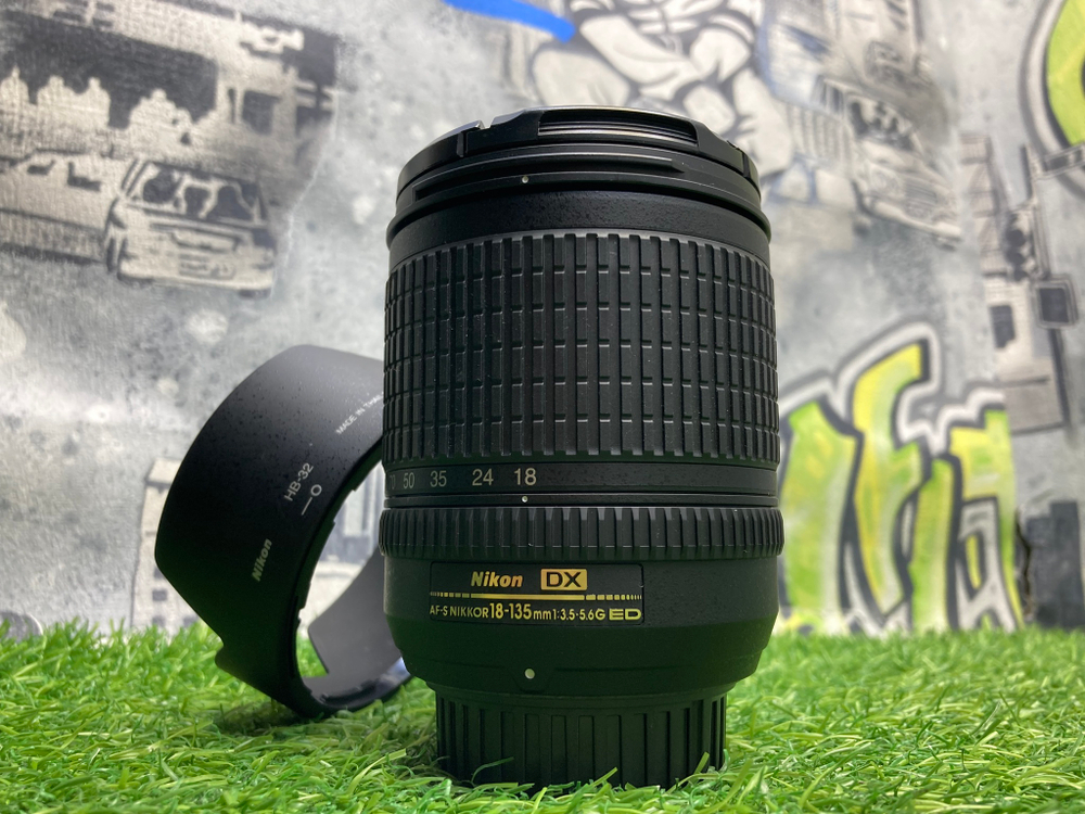 Nikon 18-135mm 3.5-5.6 ED-IF AF-S DX Zoom-Nikkor