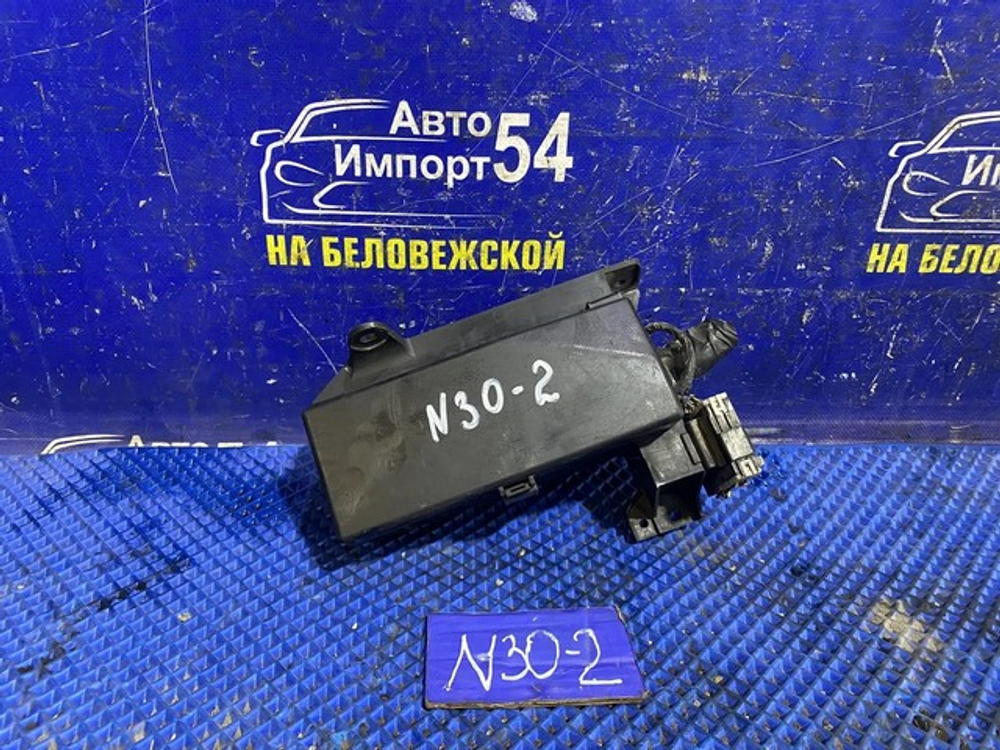 Блок предохранителей подкапотный NISSAN R'NESSA 1997
