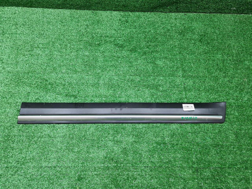 Накладка двери передняя правая Geely Atlas (16-22)