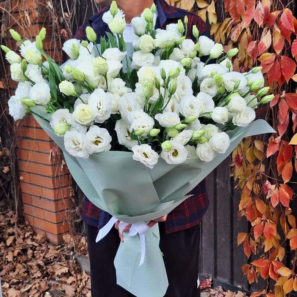 Букет из белых лизиантусов