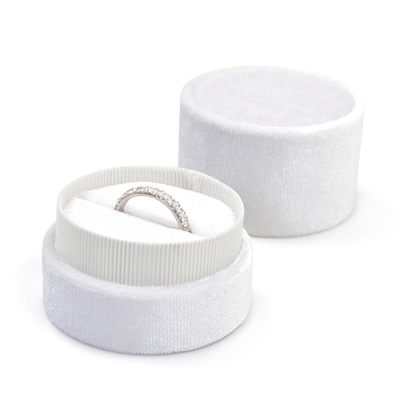 Футляр БЕЛЫЙ пластиковый с оклейкой, серия "ОКРУЖНОСТИ", 52х52х48 мм