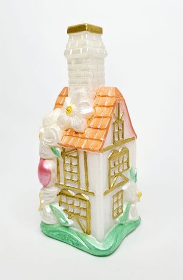 Свеча радужная "Домик счастья" белая (при горении свеча переливается разными цветами) Размер: 8х7,5х17,5 см