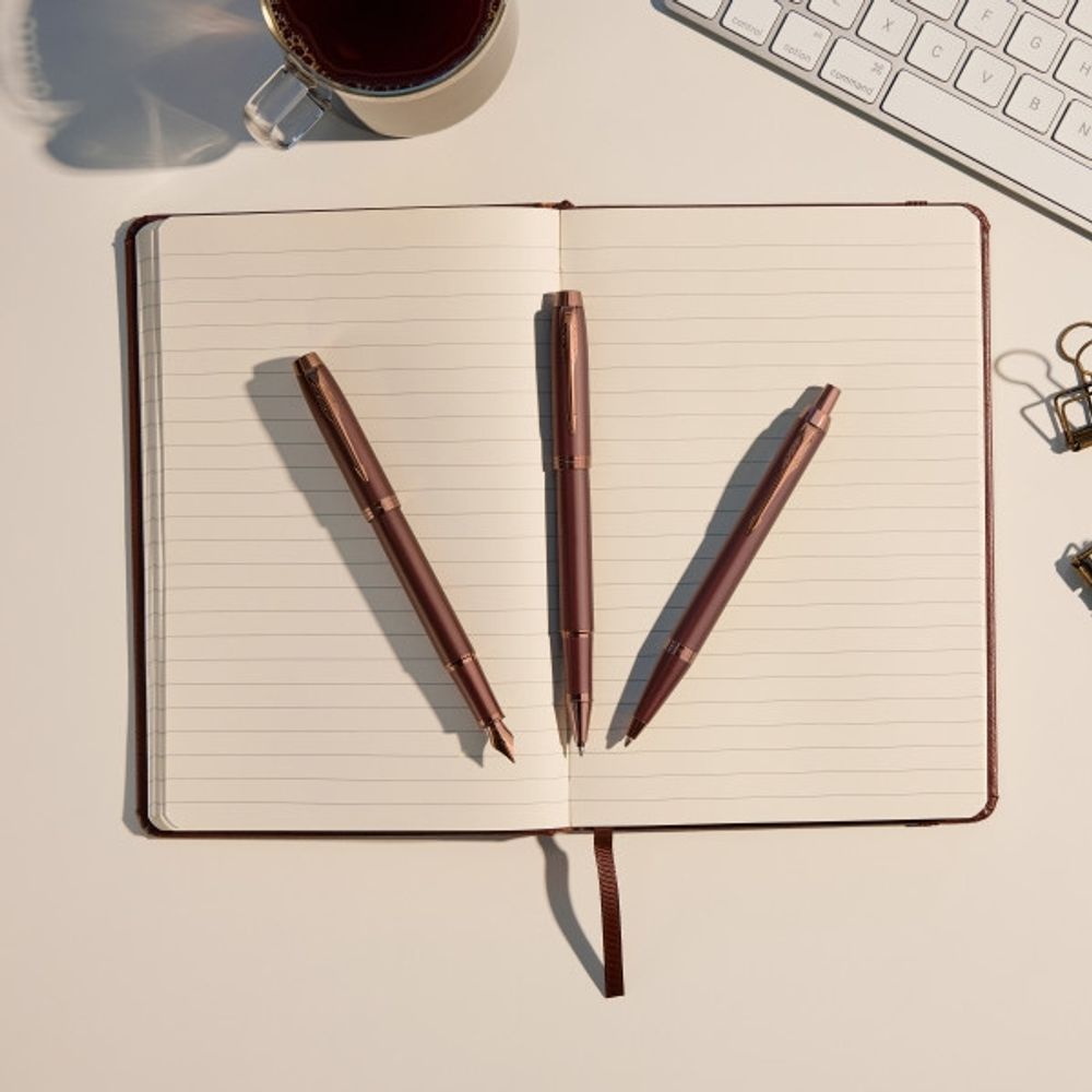 Шариковая ручка Parker IM Monochrome K328 Burgundy PVD (2190514) 2