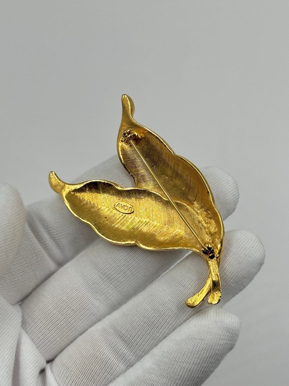 Брошь Листья Avon