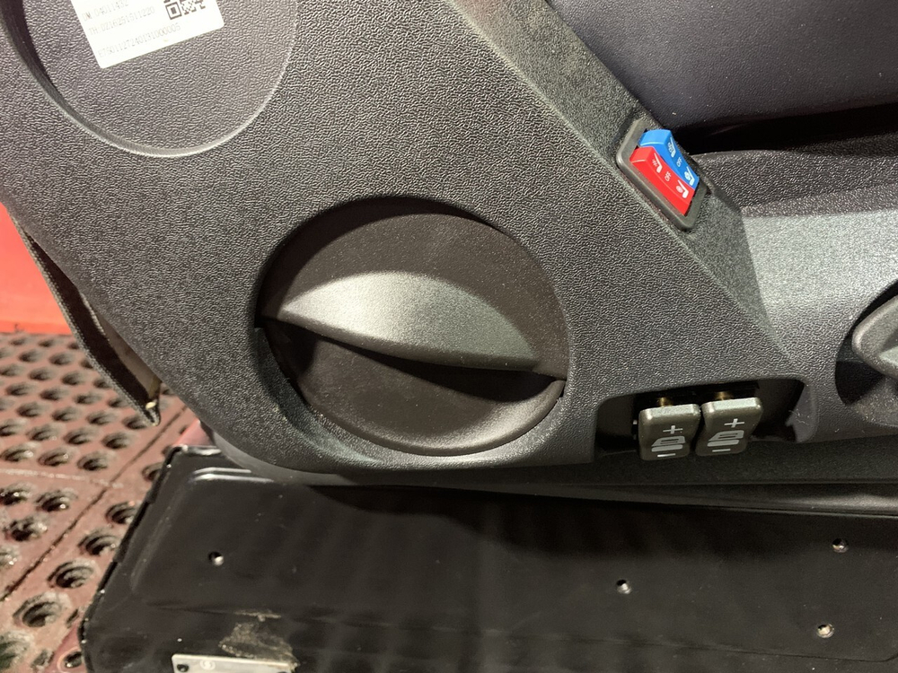 Сиденье пассажирское пневматическое 2024г