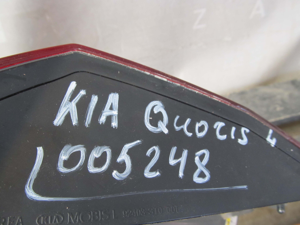 Фонарь задний левый  Kia Quoris (KH) 14-18 Б/У Оригинал 924033T000