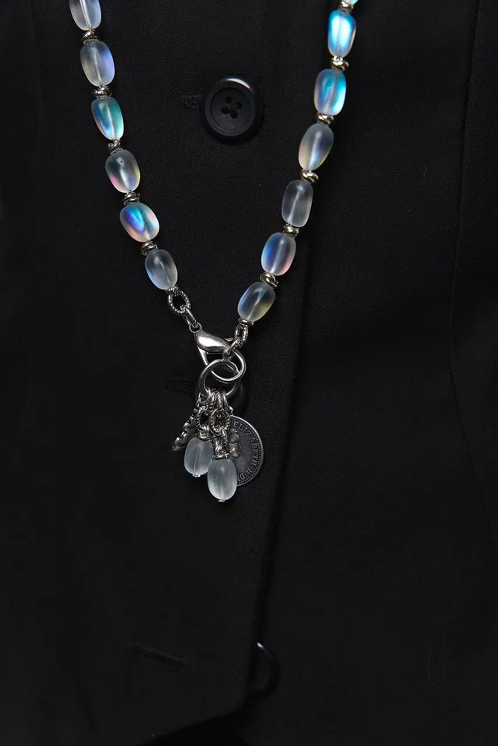 Сотуар цепи и опалы с монетой, оттенок серебро