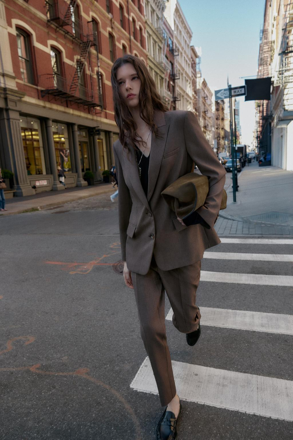 ZARA БЛЕЙЗЕР С РАЗРЕЗОМ СЗАДИ, КОРИЧНЕВЫЙ