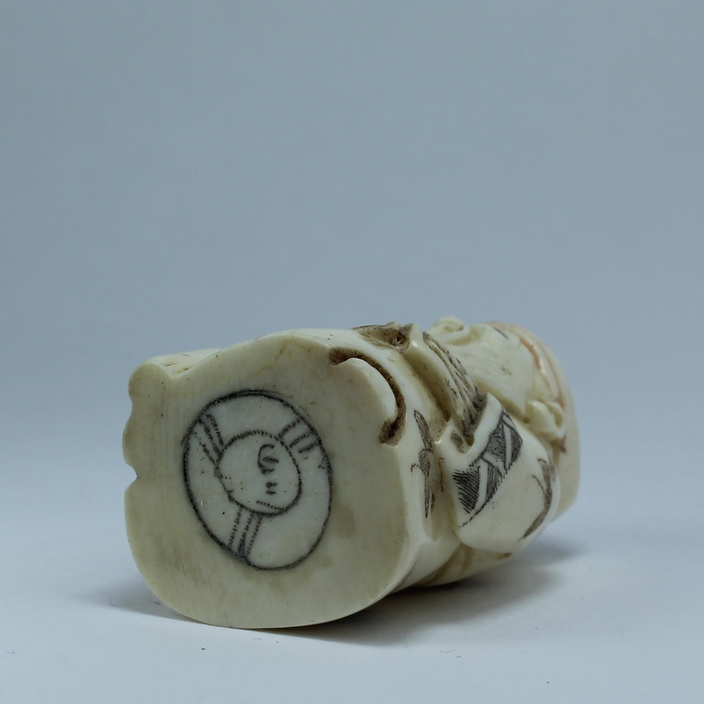 Нэцкэ Дзюродзин с посохом