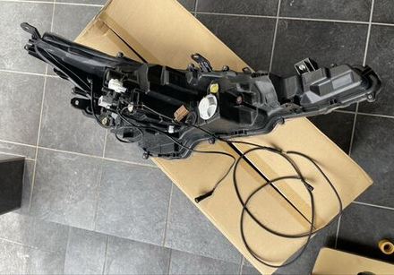 фара левая Toyota Corolla NRE210 ZWE212