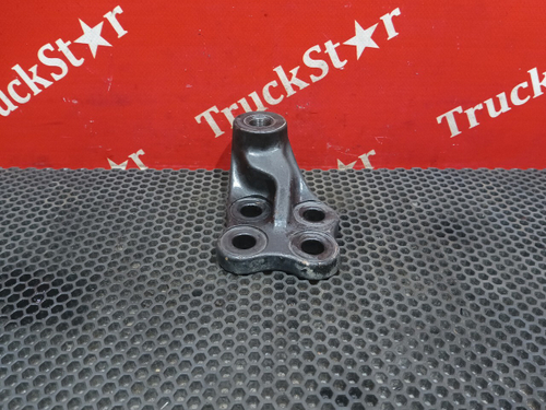 Кронштейн переднего амортизатора левый 2024г