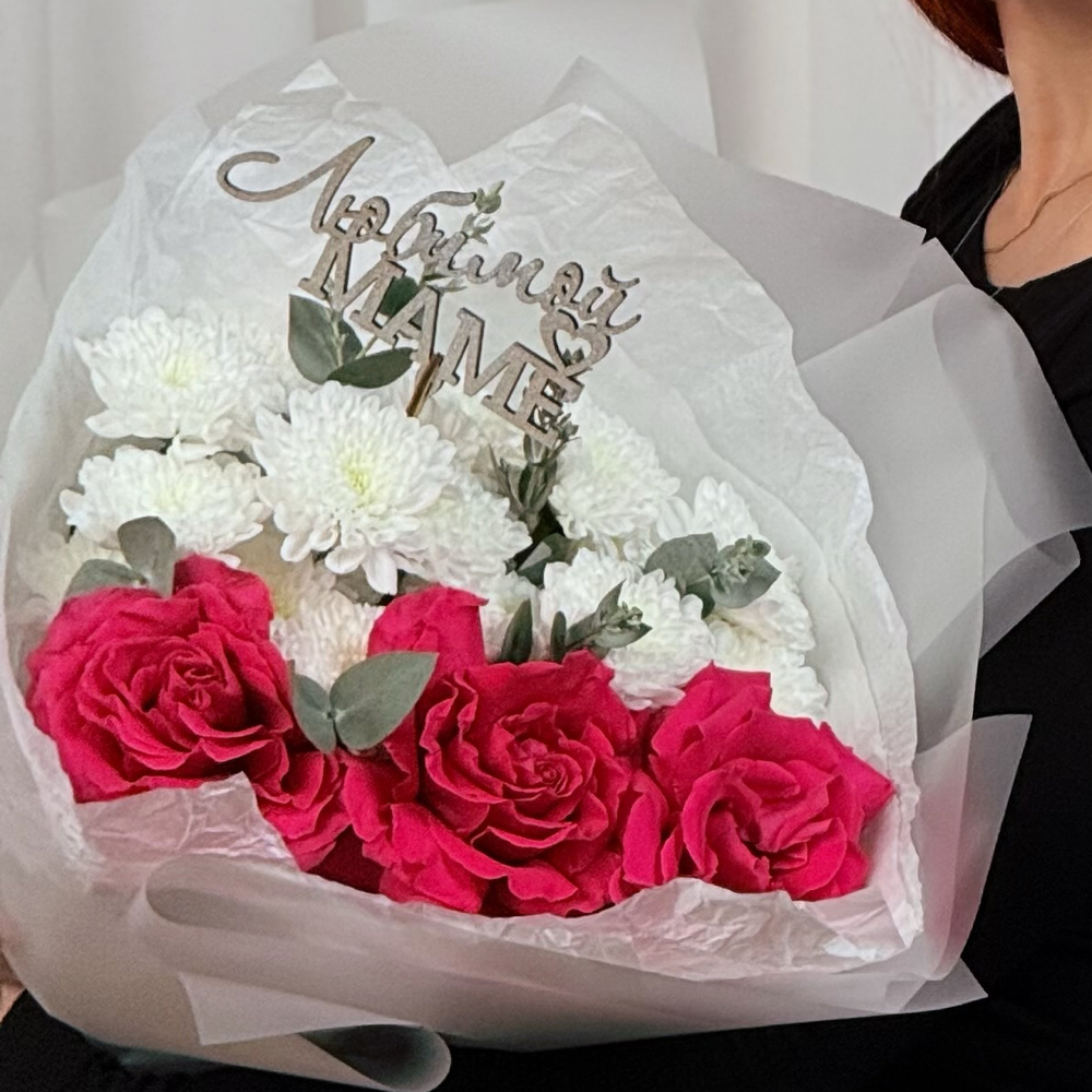 Букет из розовых французских роз и хризантем