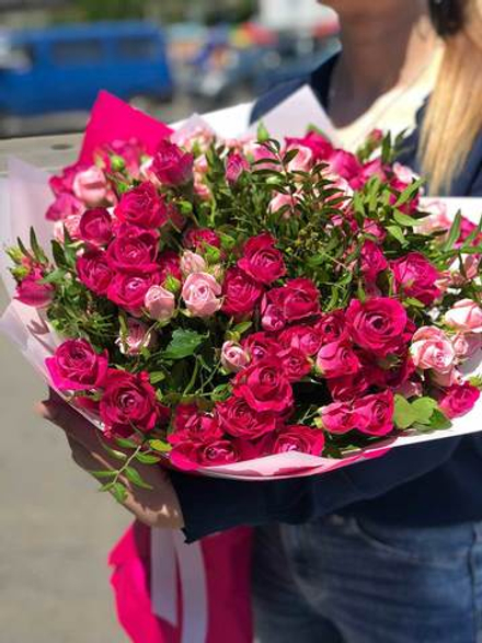 Букет кустовых роз "Реальная любовь"