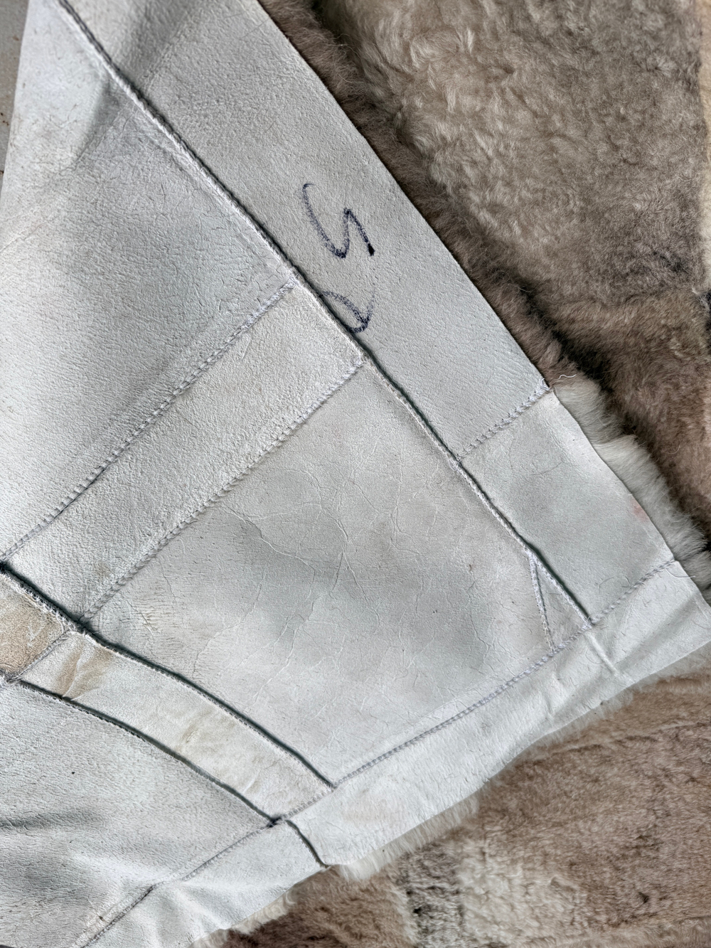 Ковер прямоугольный натуральный мех овчина, 200 х 180 см.