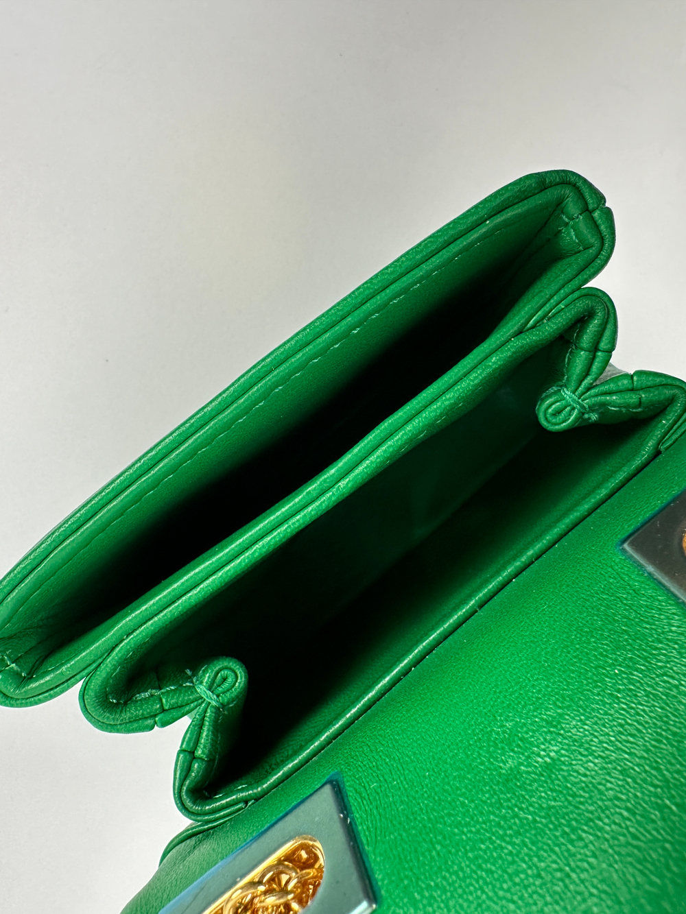 Сумка Valentino Garavani Green Micro One Stud