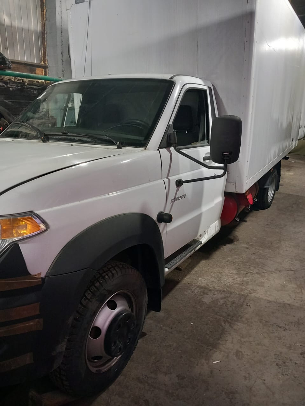 UAZ Profi 236031-111-01 (Промтоварный, Бензин/Газ, 2,7 л, 150 л.с.)