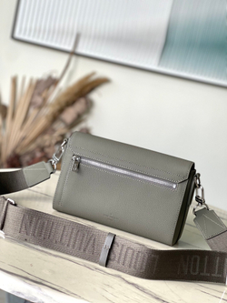 Louis Vuitton Takeoff Messenger PM