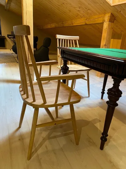 Стул с подлокотниками Kristie натуральное дерево