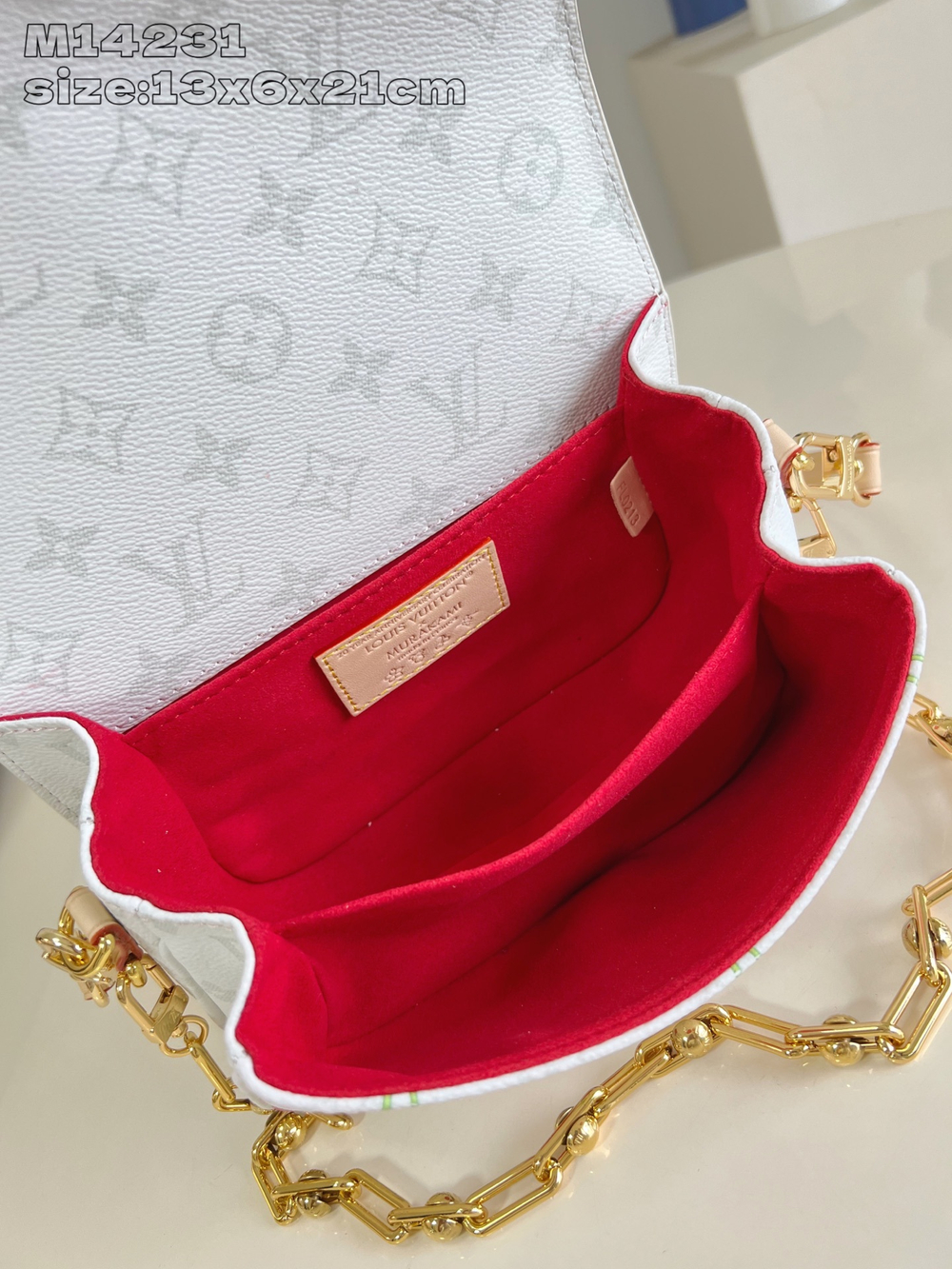 Louis Vuitton Pochette Metis East West