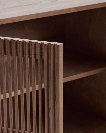 Сервант Beyla из ясеня с отделкой под орех