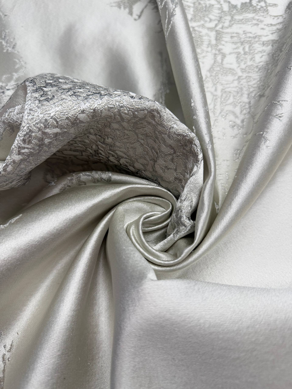 Жаккард шелк с ацетатом серебристый с китайским рисунком