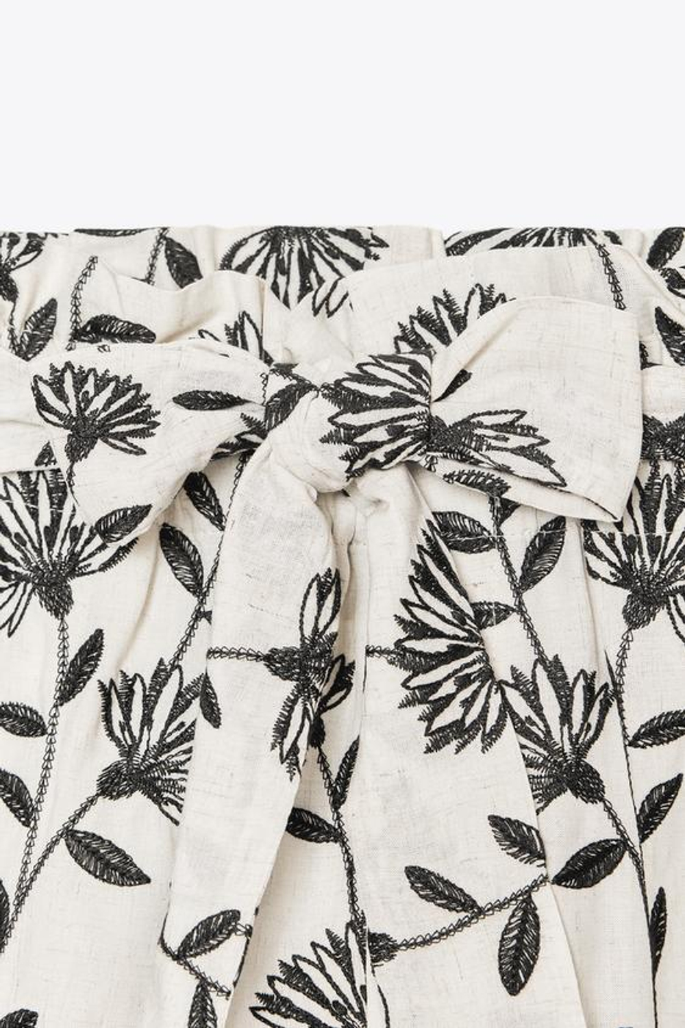 ZARA ШОРТЫ-БЕРМУДЫ PAPER BAG С ВЫШИВКОЙ, ЭКРЮ/ЧЕРНЫЙ