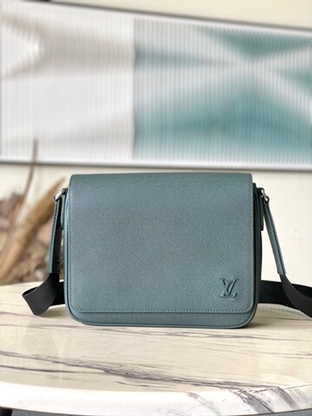 Louis Vuitton District PM