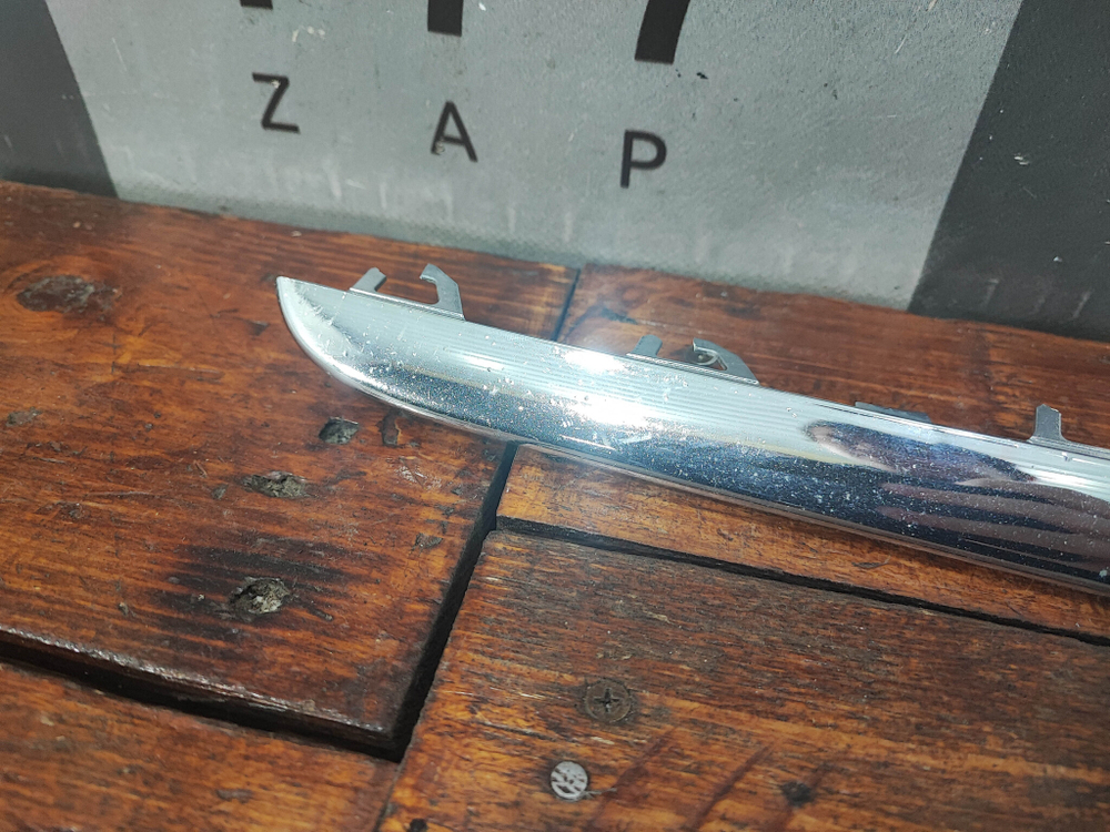 Накладка решетки радиатора Mercedes V (W447) 14-нв Б/У Оригинал A4478881100