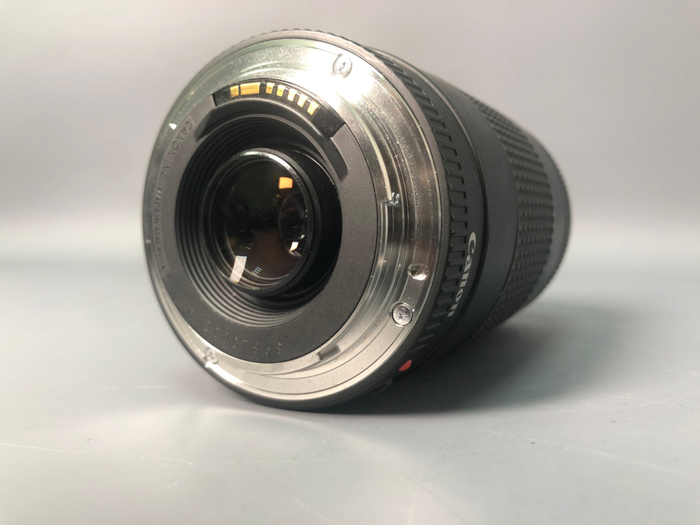 Canon 75-300mm III USM, царапины на верхней линзе.