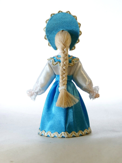 Кукла фарфоровая Ульяна в русском девичьем костюме