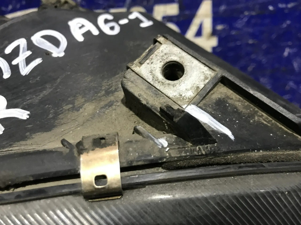 Фара передняя правая MAZDA MAZDA6 2003