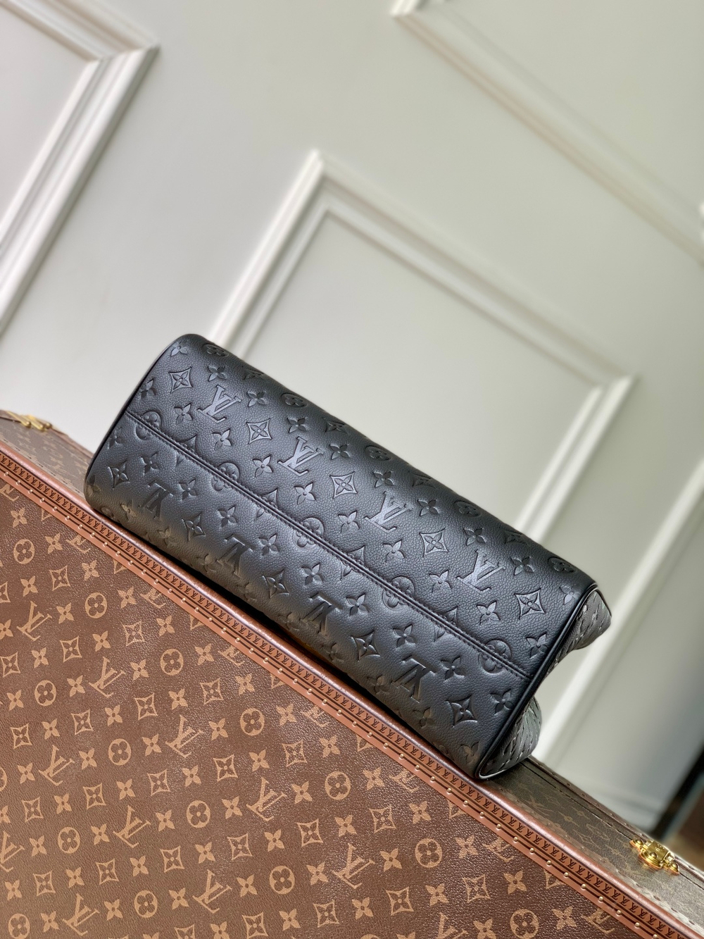 Louis Vuitton Avenue MM