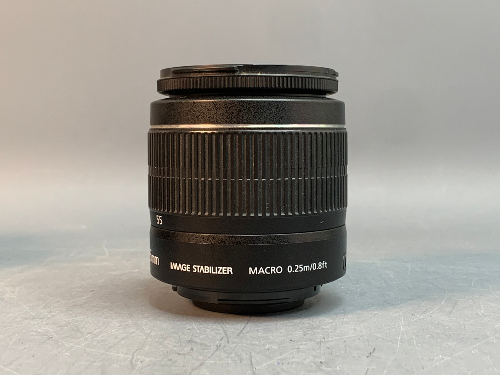 Canon 600D kit 18-55mm 3.5-5.6 IS ll 9.000 кадров