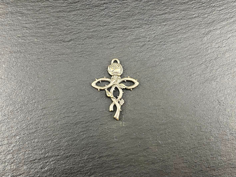 Подвеска "Под розой сказано"