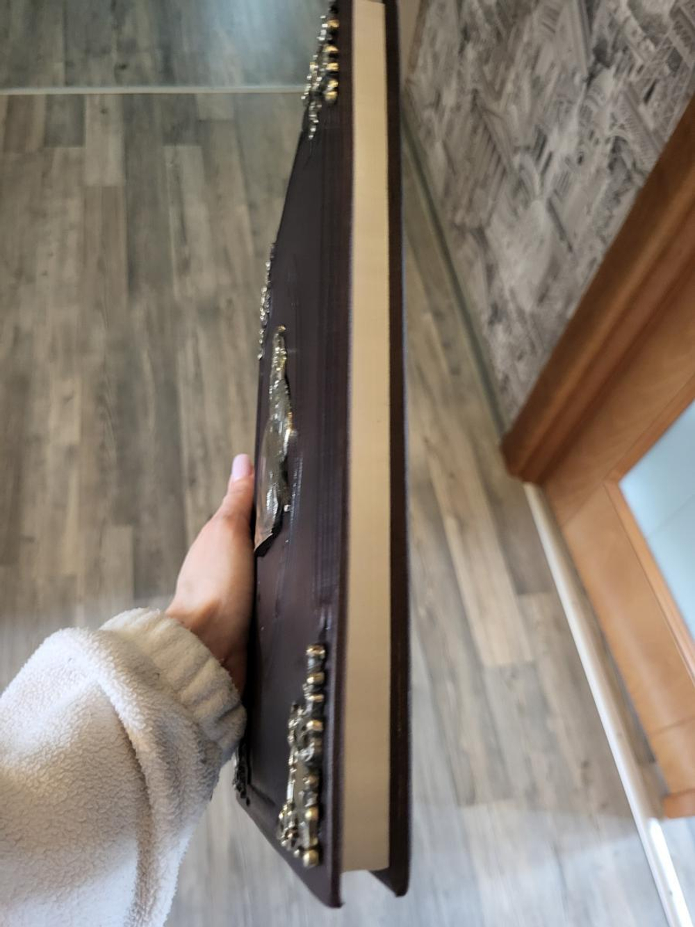 "Мудрость тысячелетий" Книга подарочная в кожаном переплете с бронзовым литьем