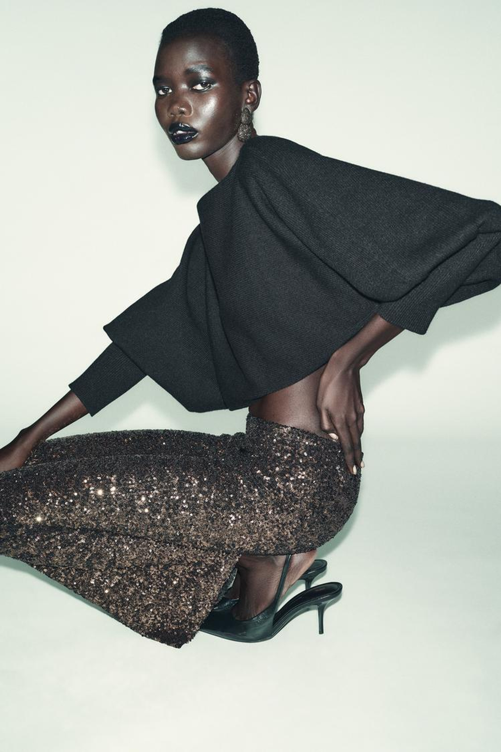 ZARA УКОРОЧЕННЫЙ СВИТЕР С ОБЪЕМНЫМИ РУКАВАМИ, ЧЕРНЫЙ