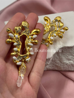 Серьги золотые с замочной скважиной со стразами и кристаллом Скиапар.