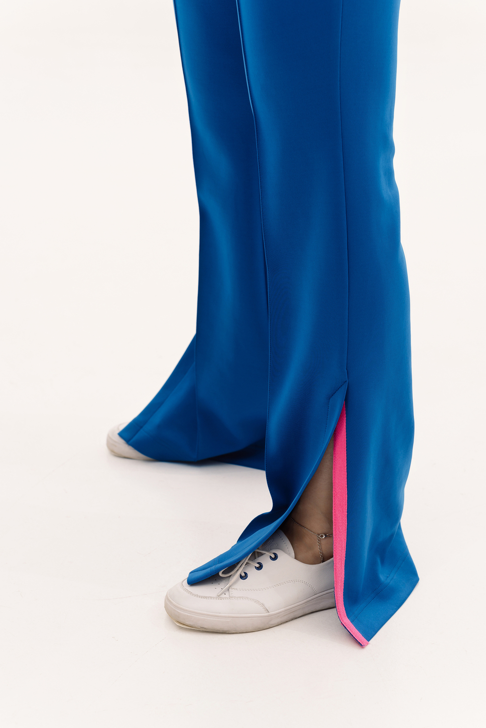 Брюки клеш с высоким разрезом