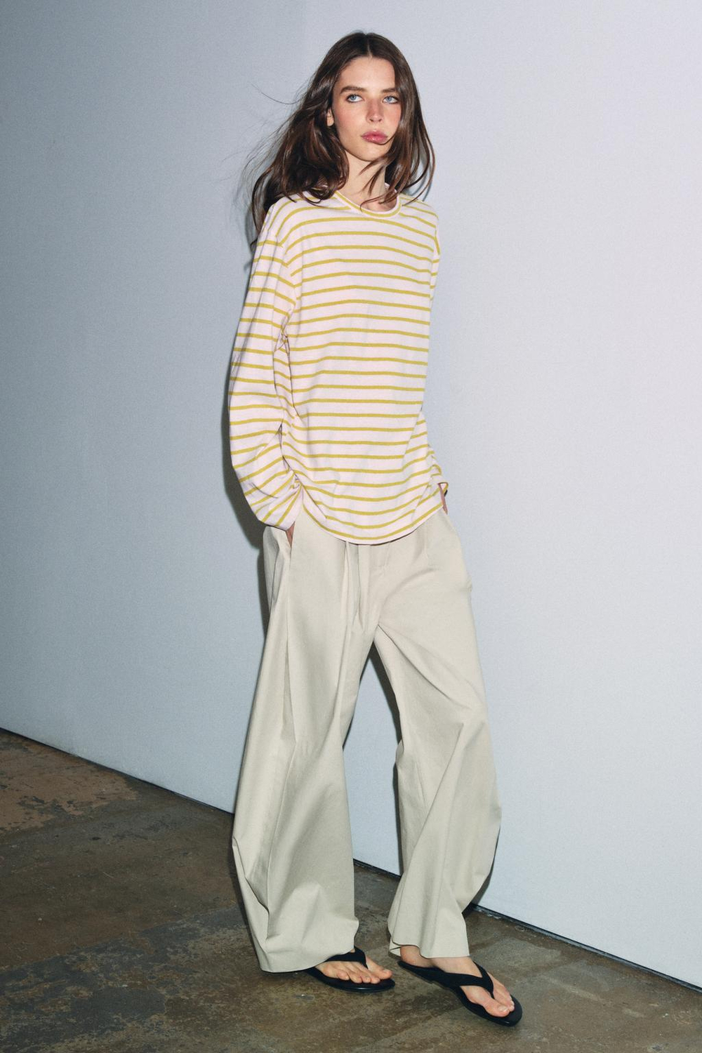 ZARA ФУТБОЛКА ИЗ ХЛОПКА И ЛЬНА В ПОЛОСКУ, ПАСТЕЛЬНО-РОЗОВЫЙ