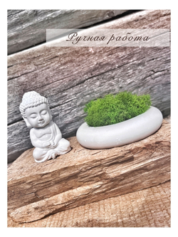 Статуэтка и подсвечник круглый