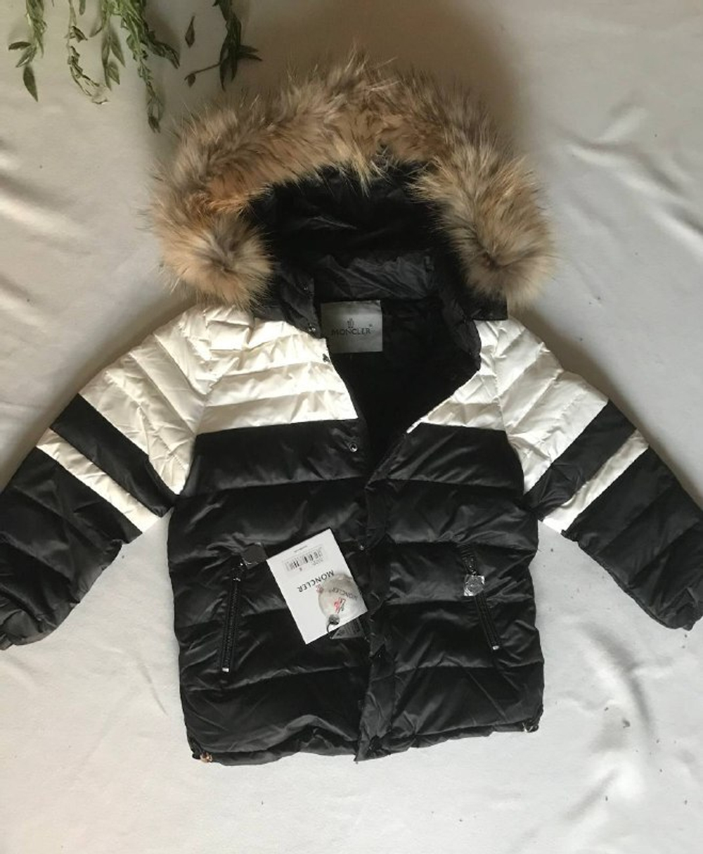 Стильный пуховик Moncler