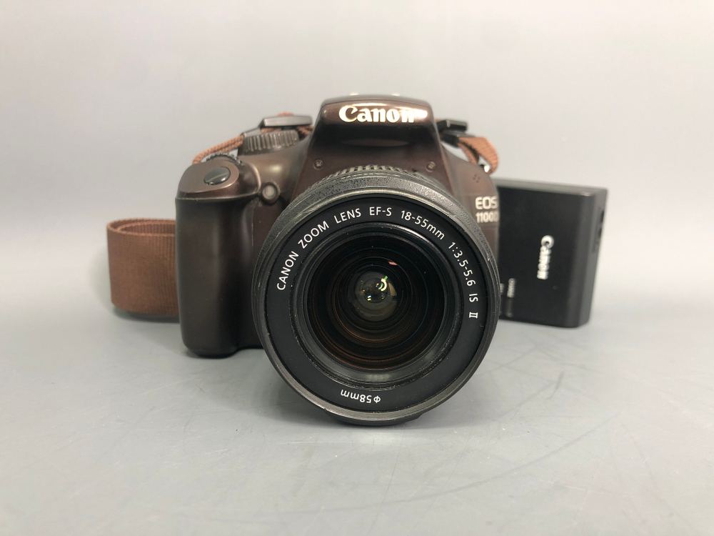 Canon EOS 1100D kit EF-S 18-55mm 3.5-5.6 IS II 14.500 кадров