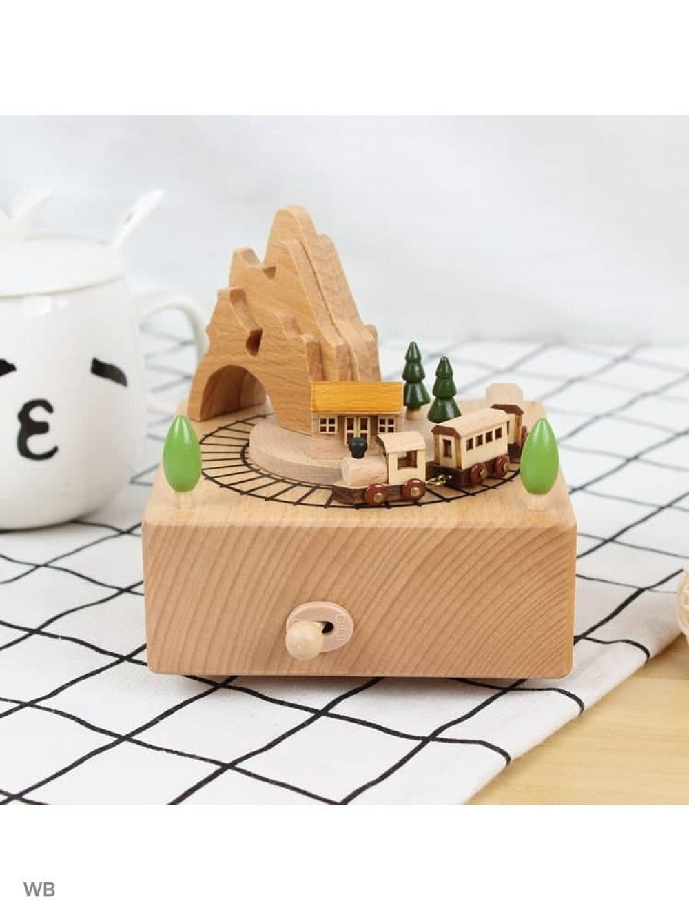 Музыкальная шкатулка карусель заводная с вашим именем или гравировкой под заказ / поезд в горах